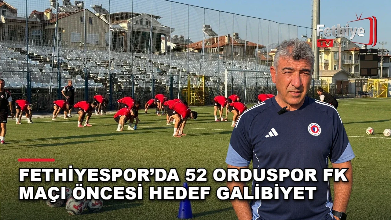 Fethiyespor Teknik Direktörü Sait Karafırtınalar ve Kaptan Burak Süleyman, sezon öncesi basın toplantısında açıklamalarda bulunuyor.