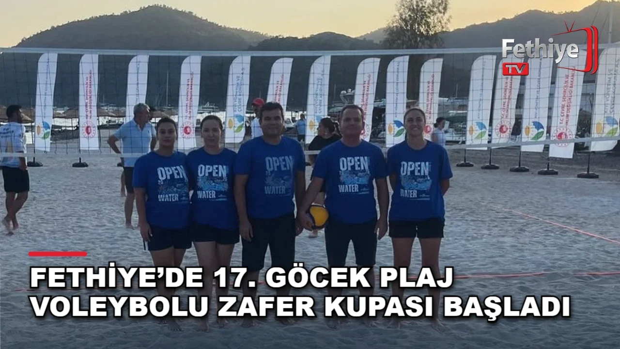 Göcek'te düzenlenen plaj voleybolu turnuvasında bir grup sporcu kumda mücadele ediyor.