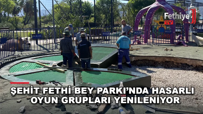 Fethiye Belediyesi Şehit Fethi Bey Parkı'nda çocuk oyun gruplarını onarıyor