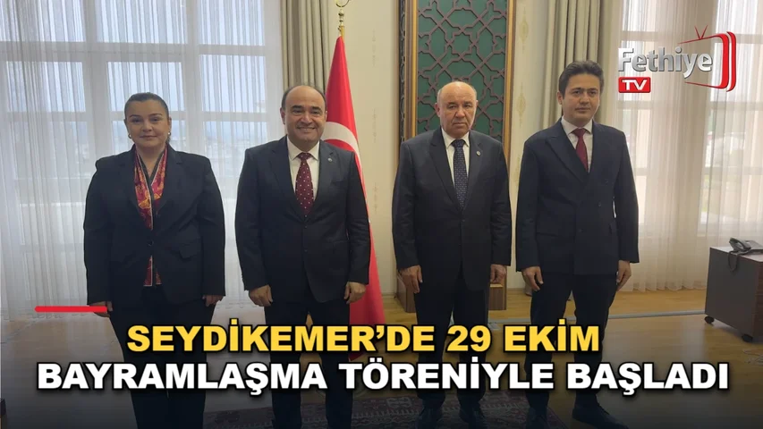 Seydikemer'de 29 Ekim Cumhuriyet Bayramı tebrikatına katılan protokol üyeleri bir arada görüldü.