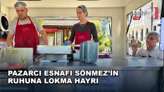Fethiye Yeni Cami önünde düzenlenen lokma hayrında vatandaşlara ikramda bulunuldu