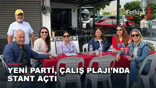 Yeni Parti Fethiye İlçe Başkanlığı'nın Çalış Plajı girişinde açtığı üye standı