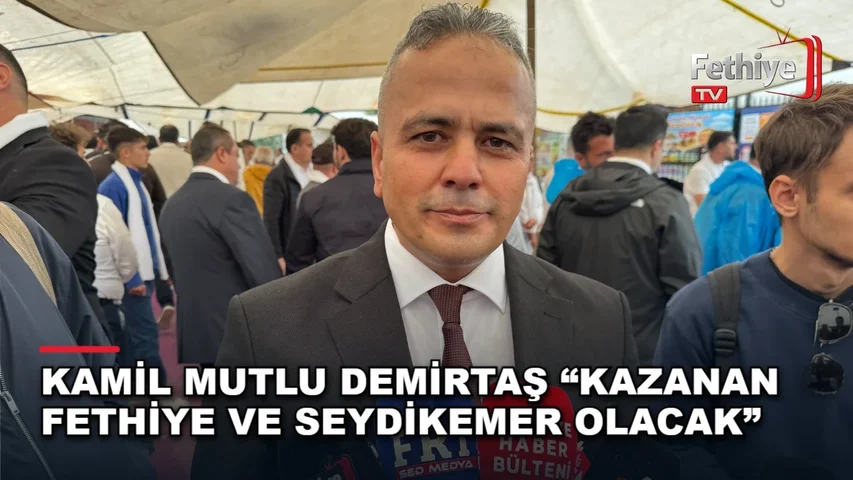 Fethiye Ticaret ve Sanayi Odası seçimlerinde oy kullanan Kamil Mutlu Demirtaş ve sandık başındaki vatandaşlar