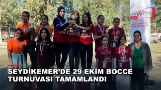 Seydikemer'de 29 Ekim Cumhuriyet Bayramı kapsamında düzenlenen bocce turnuvasına katılan öğrenciler
