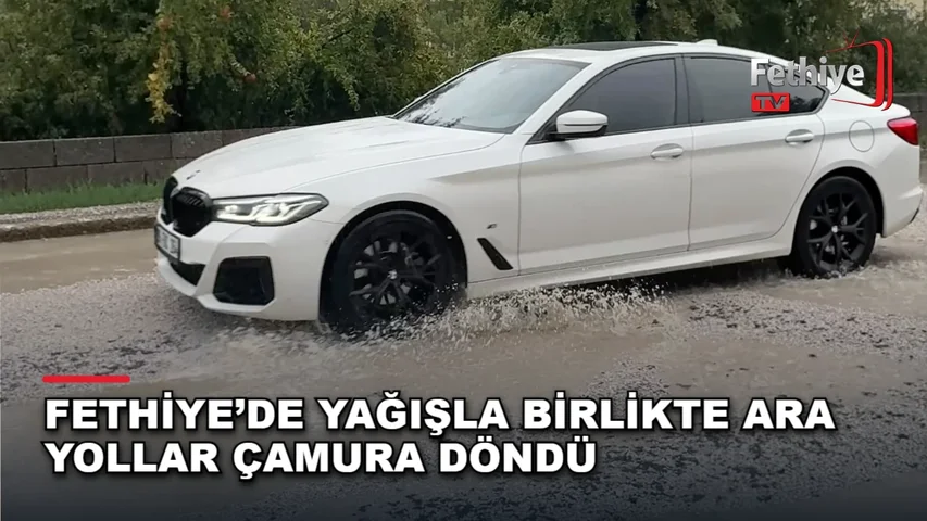 Fethiye'de yağış sonrası çamurlanan ve su biriken caddelerde sürücüler zor anlar yaşadı