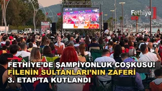 3. Etap Sahil Bandı'nda dev ekrandan izleyen vatandaşlar, Filenin Sultanları'nın Avrupa şampiyonluğunu hep birlikte kutluyor.