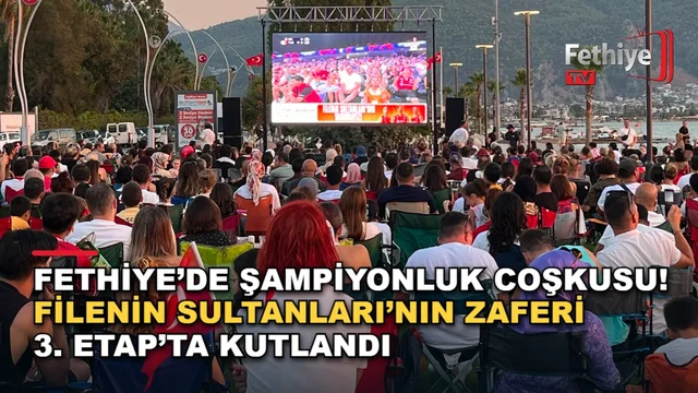 3. Etap Sahil Bandı'nda dev ekrandan izleyen vatandaşlar, Filenin Sultanları'nın Avrupa şampiyonluğunu hep birlikte kutluyor.