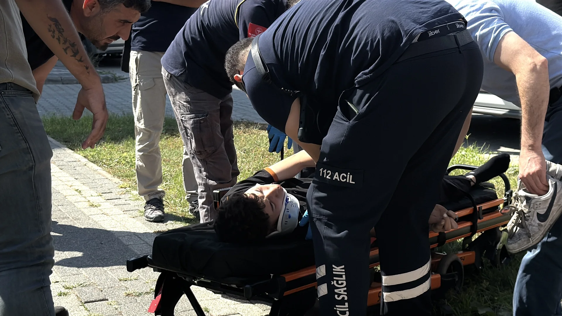 Motosiklet Otomobile Arkadan Çarptı: Sürücü Yaralandı