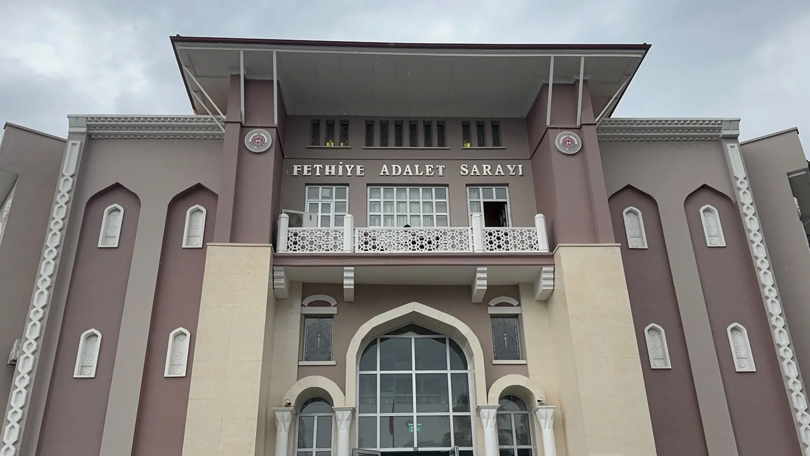 Fethiye’de Silahlı Saldırı Soruşturmasında 3 Şüpheli Adliyeye Sevk Edildi