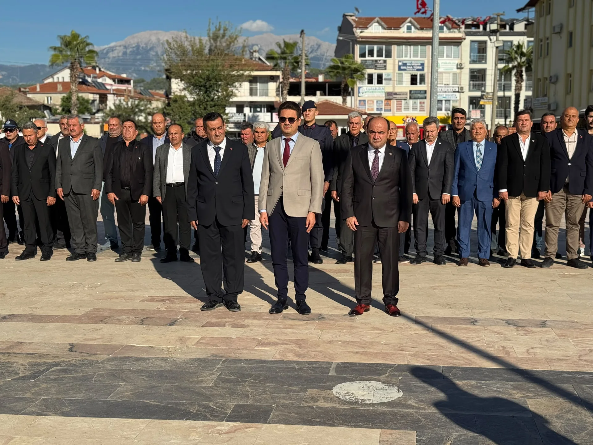 Seydikemer’de Muhtarlar Günü İçin Çelenk Sunuldu