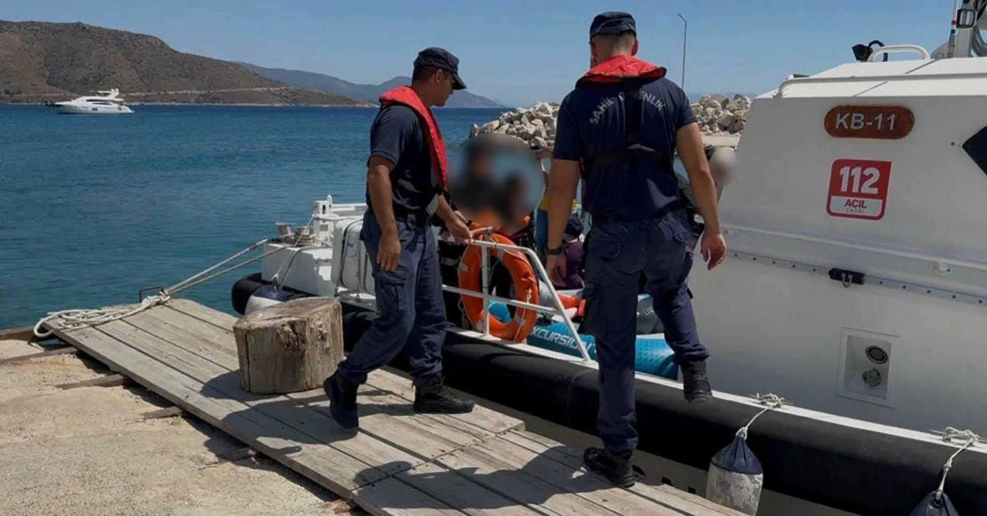 Datça Açıklarında 2 Ayrı Kurtarma Operasyonunda 13 Kişi Kurtarıldı
