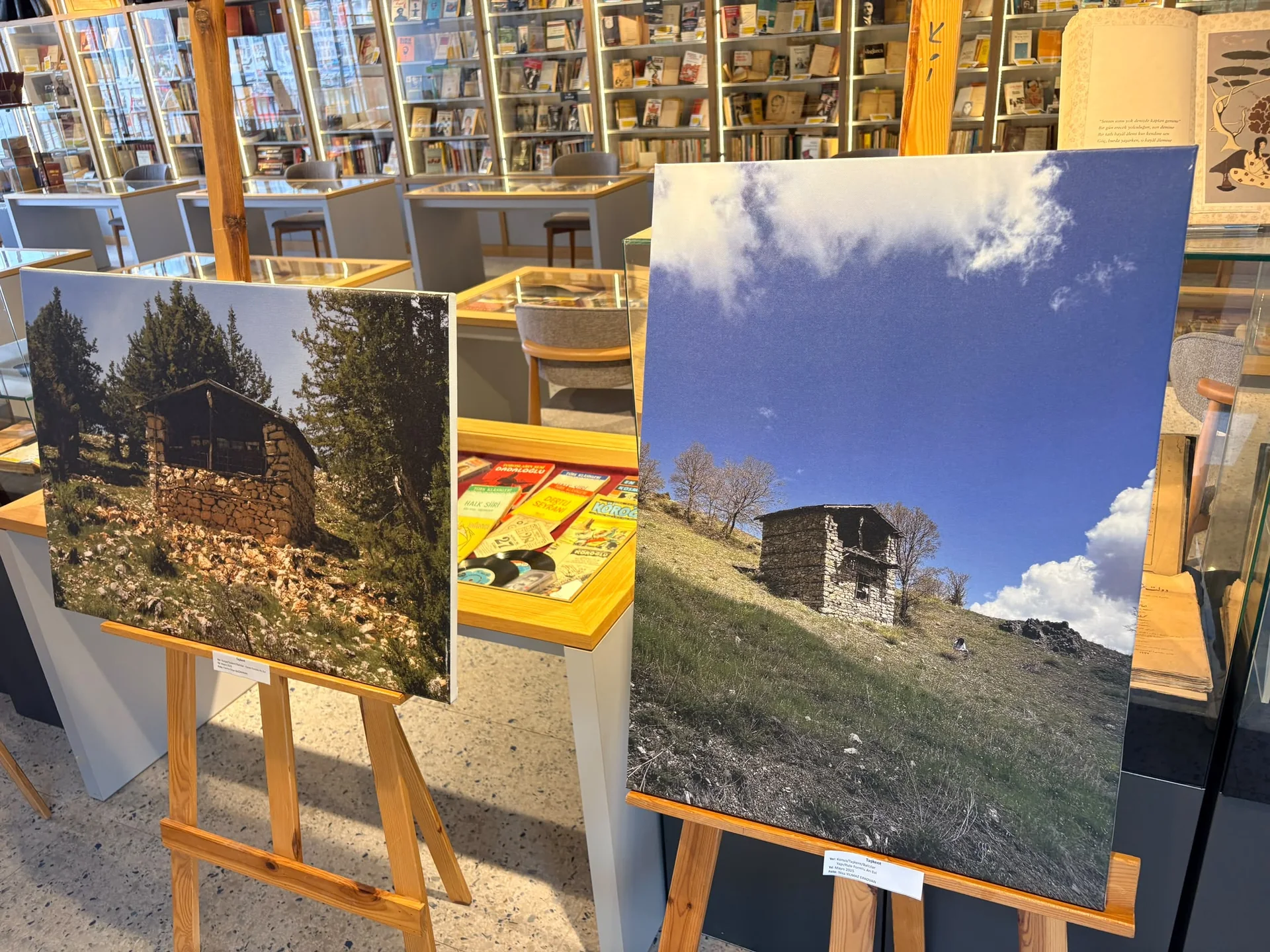 “Kayıp Fısıltılar, Yürüyen İzler” Sergisi Fethiye’de Devam Ediyor