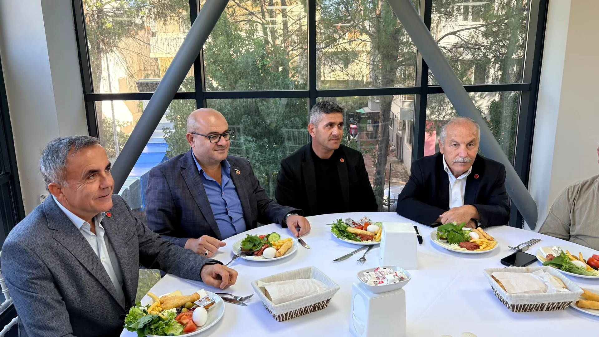 AK Parti Fethiye Teşkilatı Muhtarlarla Kahvaltıda Buluştu