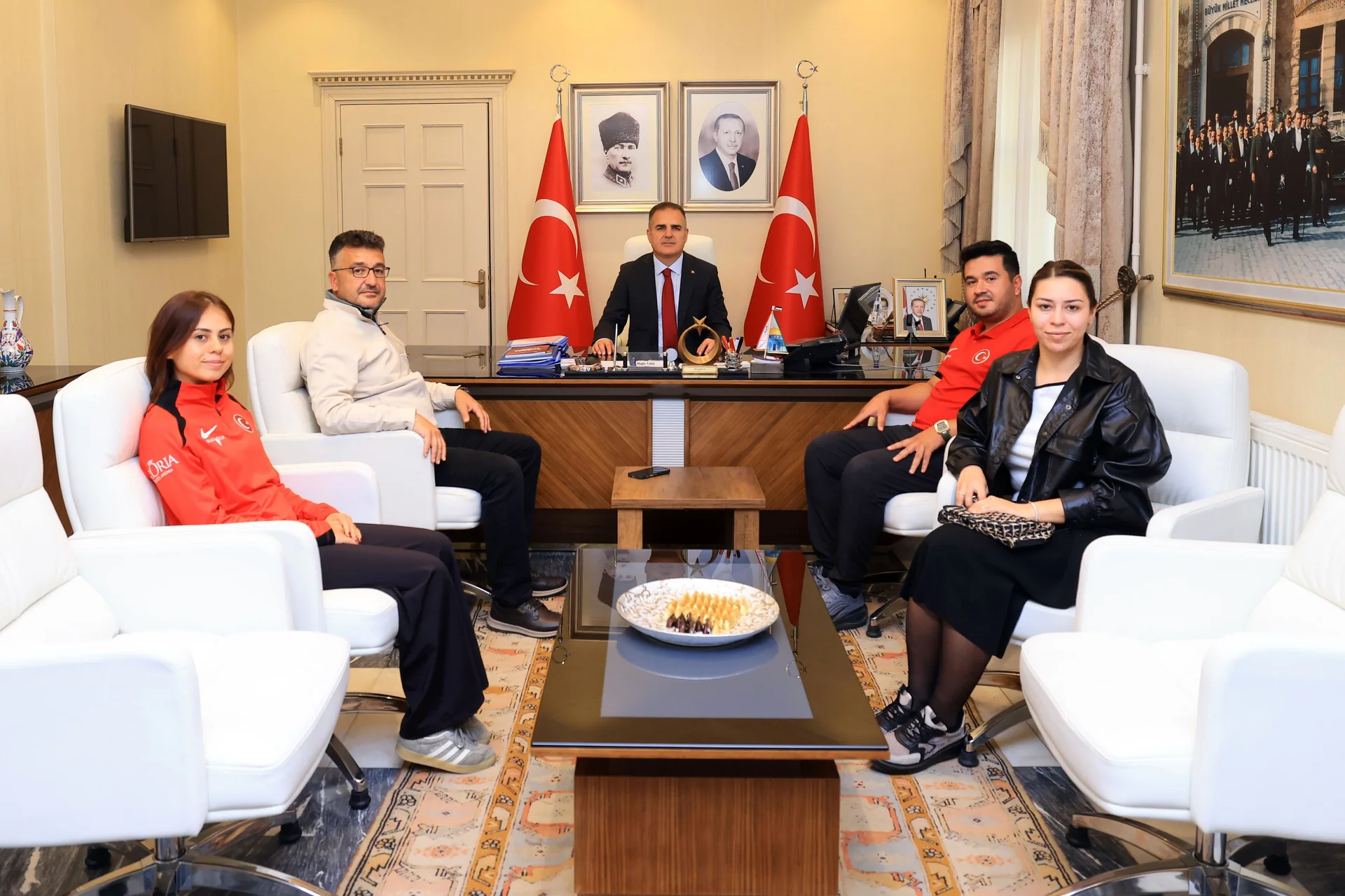 Dünya Şampiyonu Okçular, Muğla Valisi Akbıyık'ı Ziyaret Etti