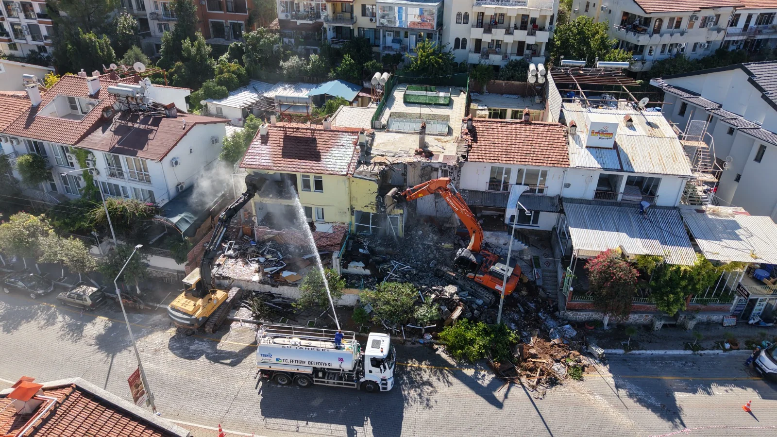 Fethiye’de Riskli 4 Bina Yıkıldı
