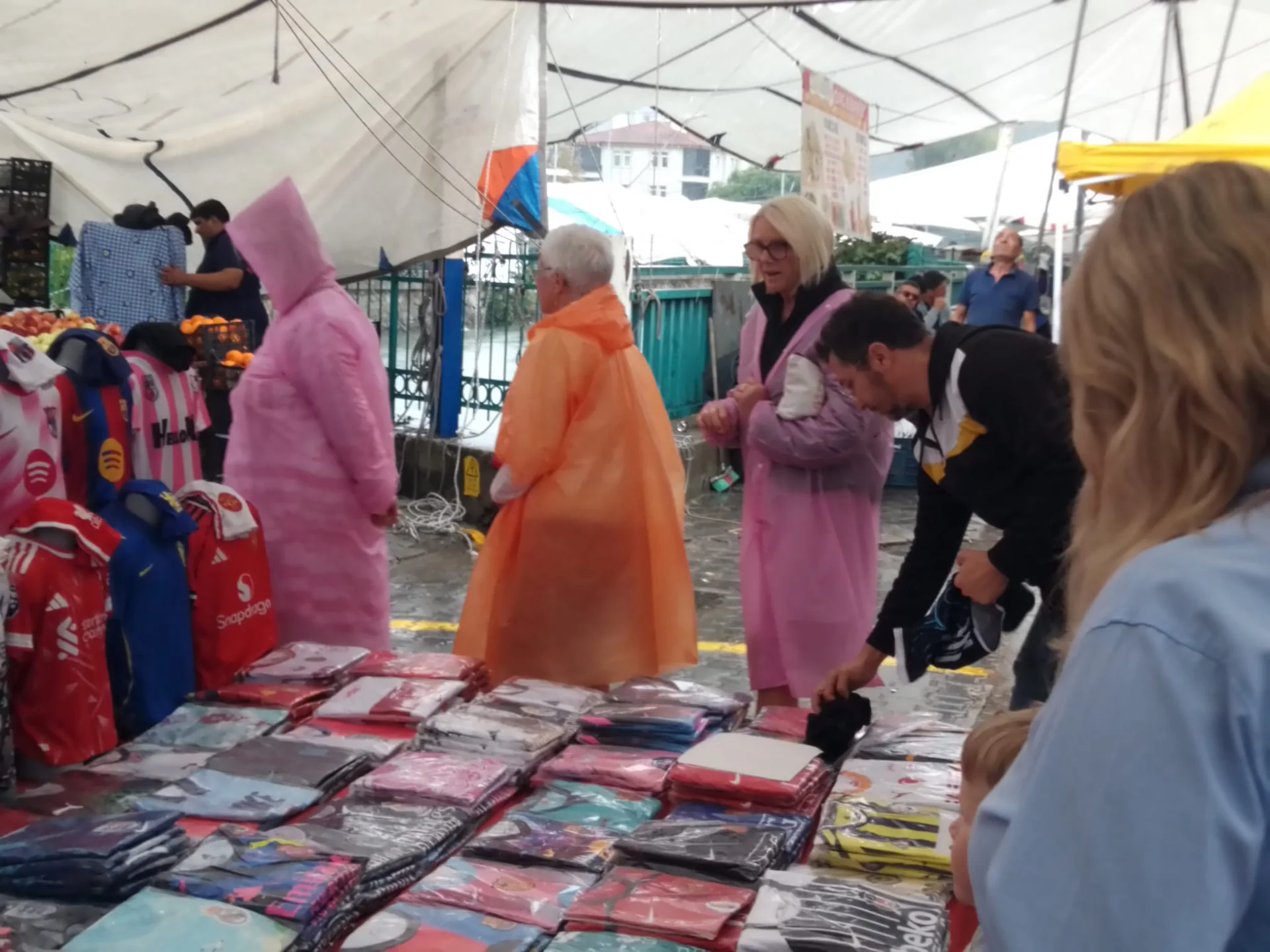 Son Turistler, Fethiye Salı Pazarı’nda Alışveriş Yaptı