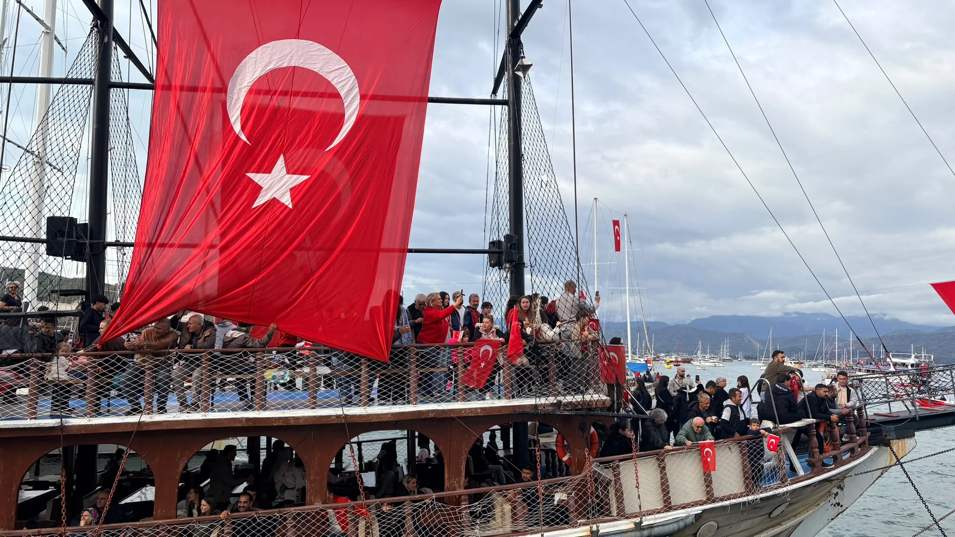 Fethiye’de Tekneler Cumhuriyet İçin Açıldı