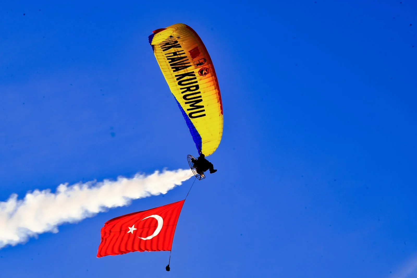 Ölüdeniz Semalarında Renkli Görüntüler