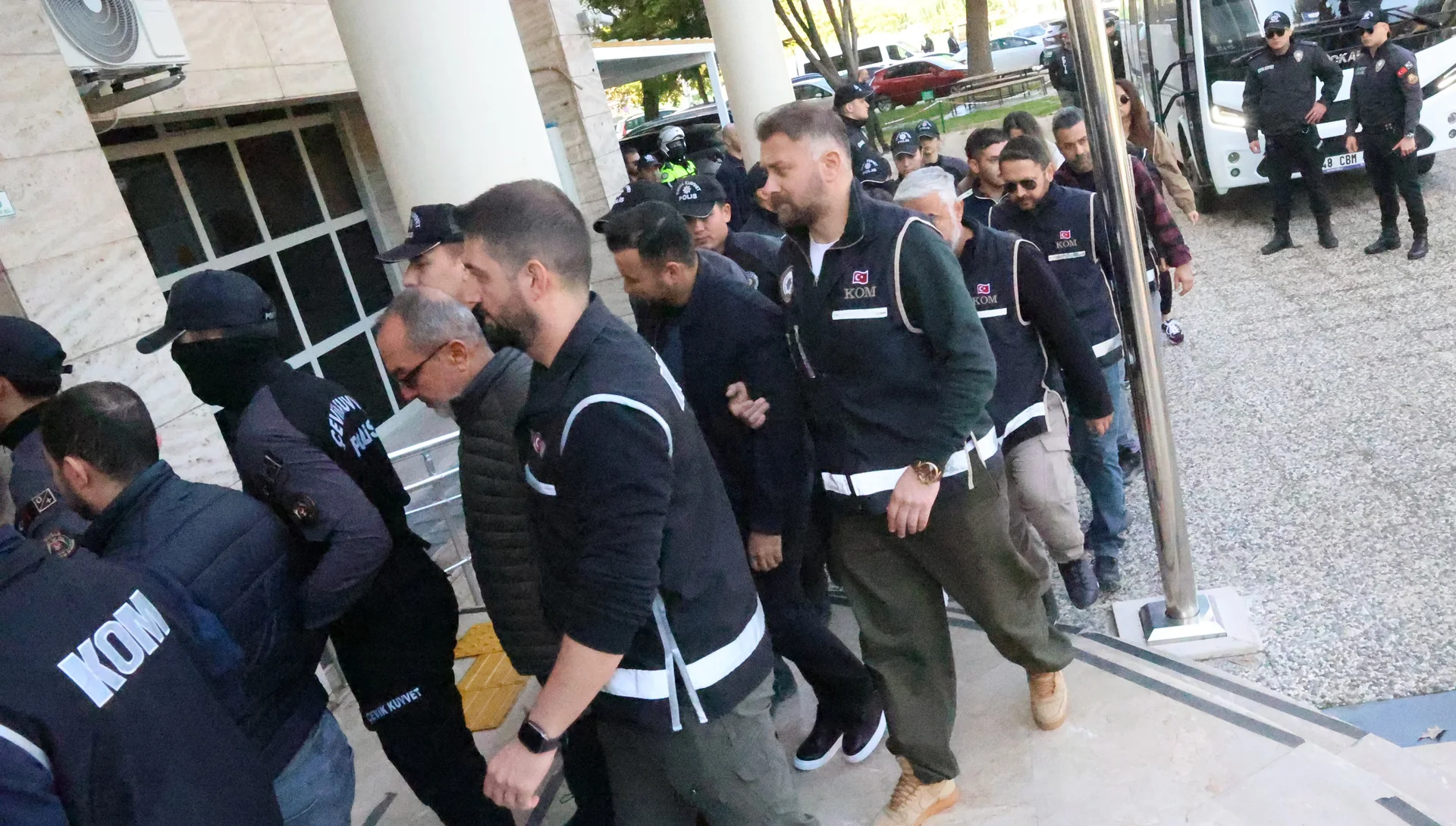 Milas Belediyesi Soruşturmasında 18 Tutuklama! Başkan Fevzi Topuz ve Oğlu da Tutuklandı