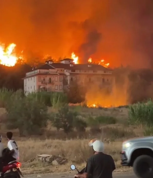 Film Sahnesi Değil, Alevlerin İçinde Hayat Mücadelesi