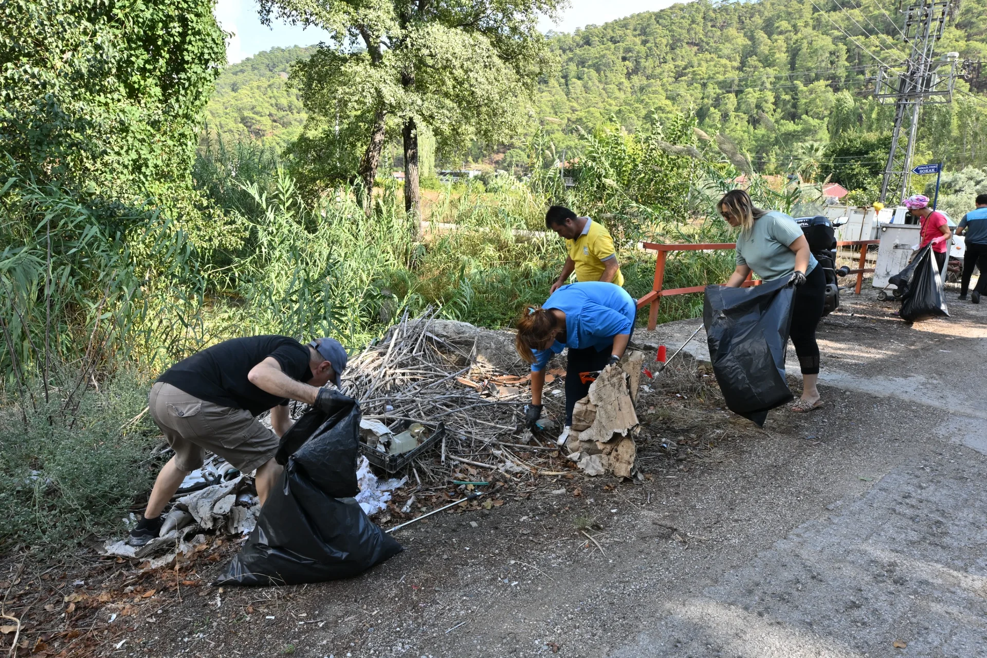 Temiz Fethiye İçin İnlice’de El Ele Temizlik Çalışması