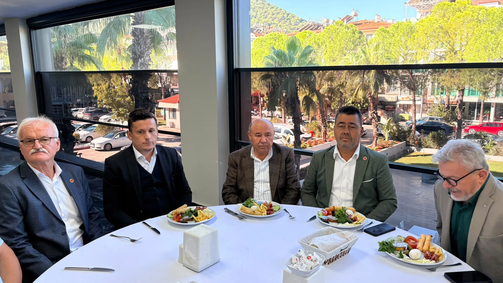 AK Parti Fethiye Teşkilatı Muhtarlarla Kahvaltıda Buluştu