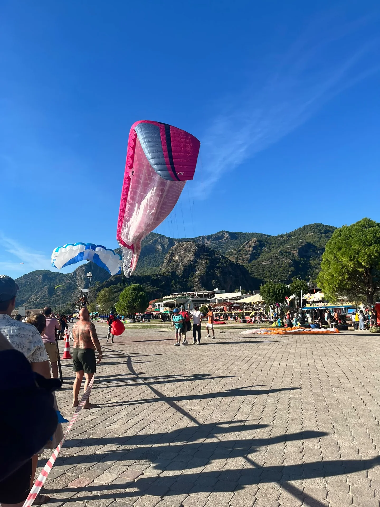 Fethiye Ölüdeniz Hava Oyunları Festivali Esnafı İkiye Böldü