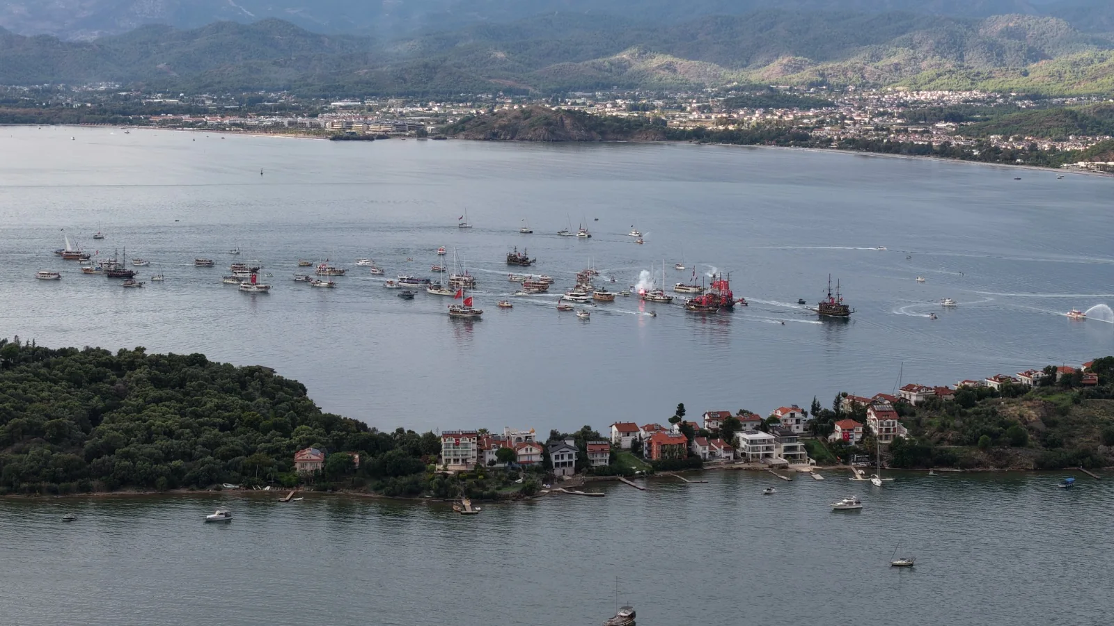 Fethiye’de Tekneler Cumhuriyet İçin Açıldı