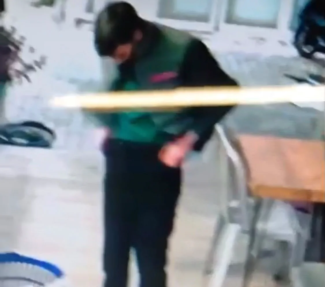 Mont Ve Pantolon Hırsızlığı Kamerada: İngiliz Turist Şüpheli Yakalandı