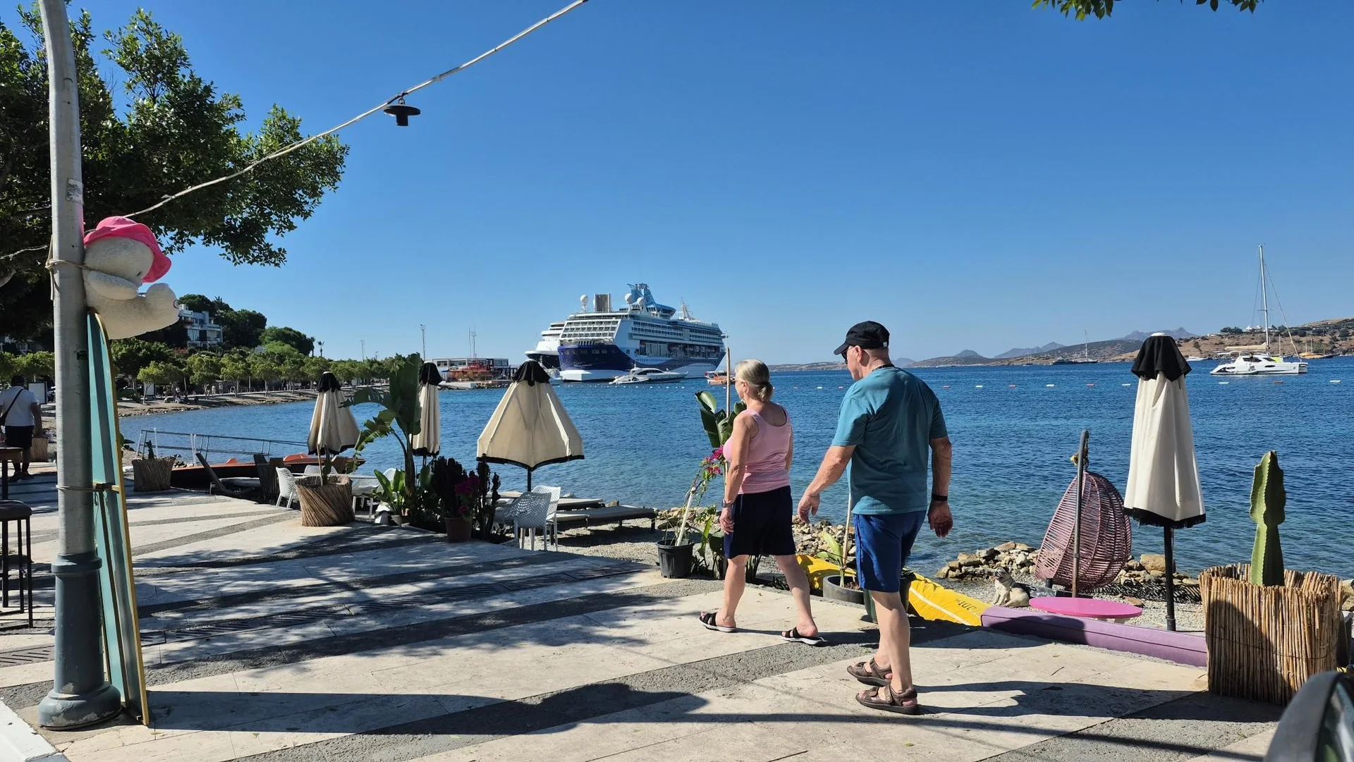 İki Kruvaziyer Gemisi Bodrum'a 2 Bin 888 Yolcu ve 1 Bin 269 Personel Getirdi