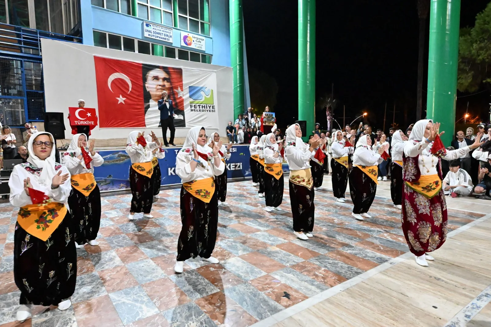 Fethiye’de Halk Dansları Festivali Coşkusu Yaşandı