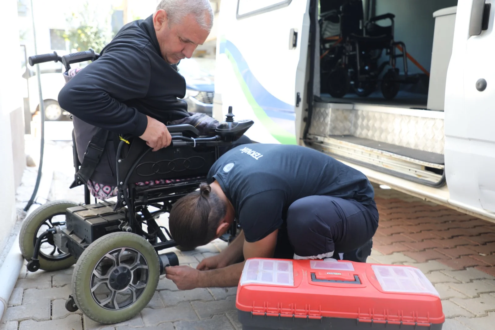 Fethiye’de Engelli Bireylere Ücretsiz Sandalye Tamiri Desteği