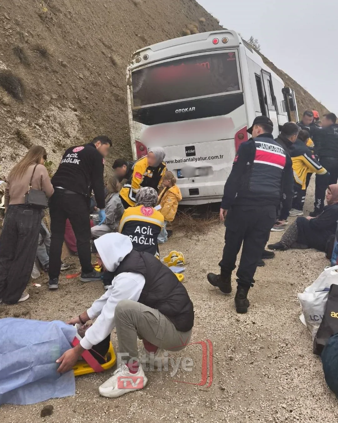 Korkuteli-Fethiye Yolunda Midibüs Kazası: 9 Yaralı