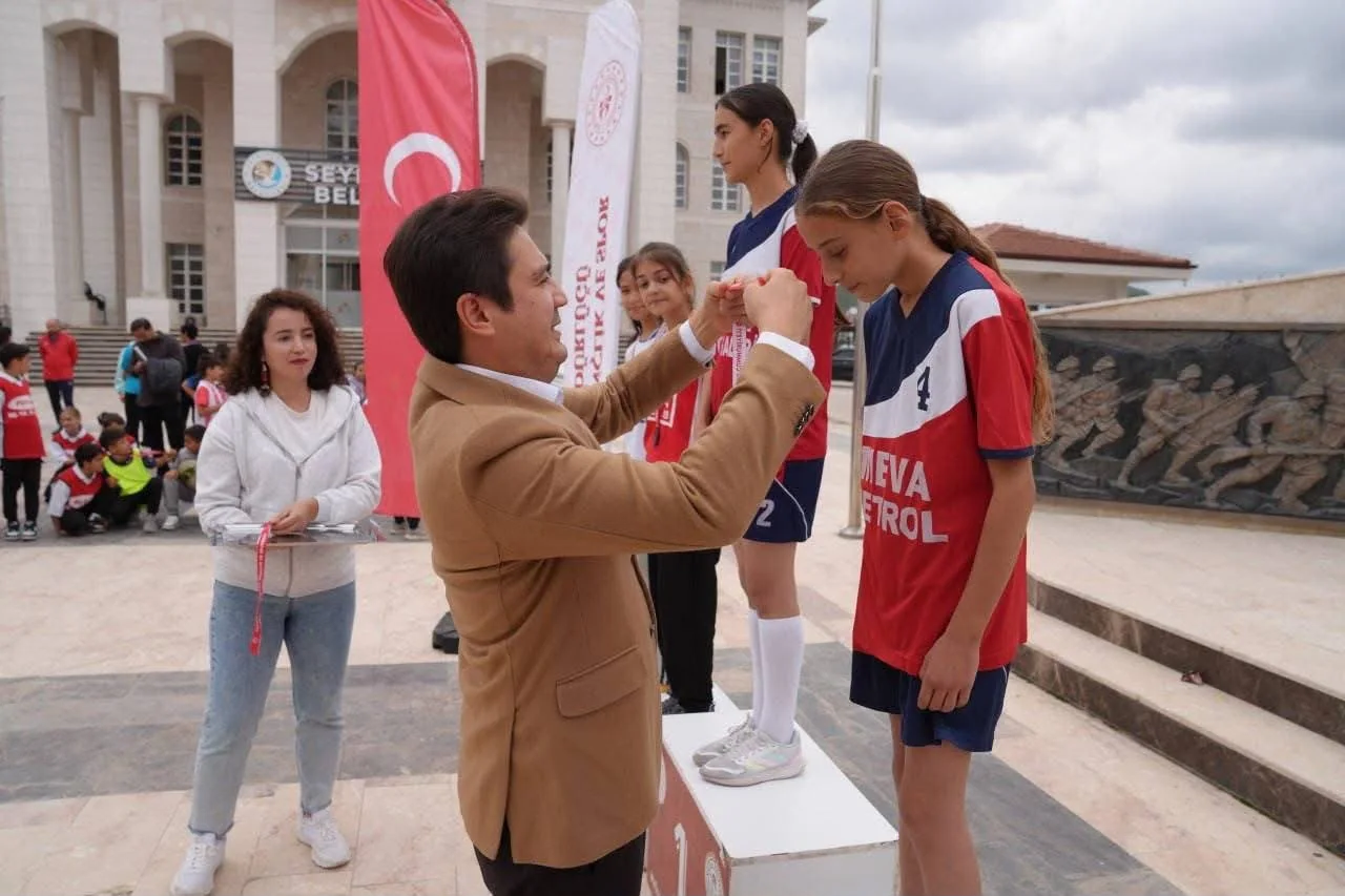 Seydikemer’de Cumhuriyet Bayramı Coşkusu Yol Koşusuyla Yaşandı