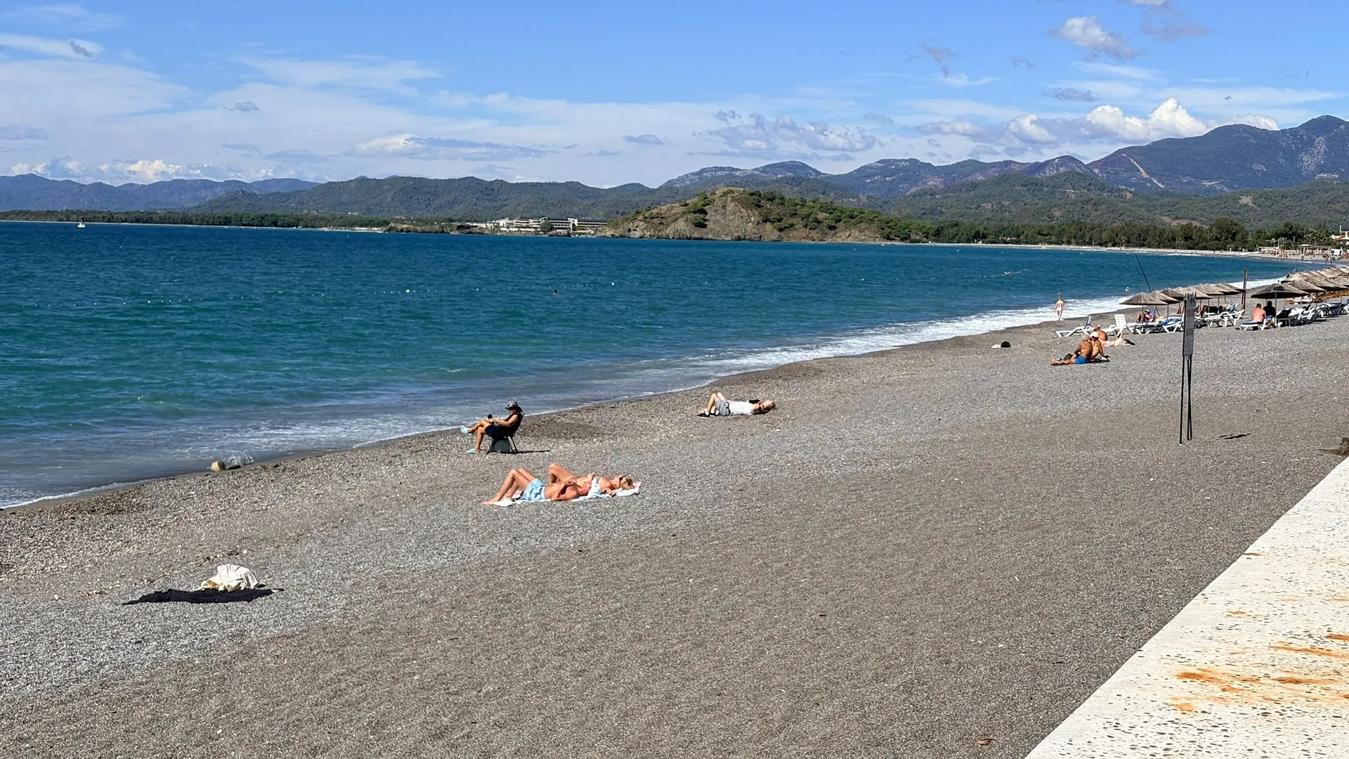 Fethiye’de Güneş Yüzünü Gösterdi, Çalış Plajı Hareketlendi