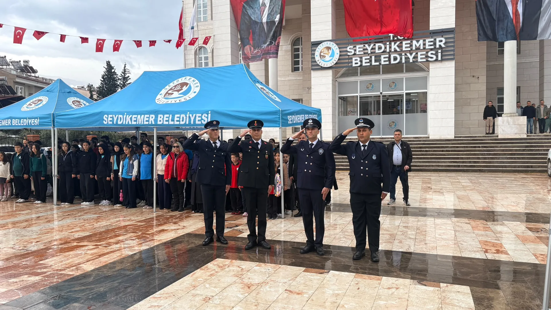 Seydikemer’de Cumhuriyet Bayramı Coşkusu Çelenk Töreniyle Başladı