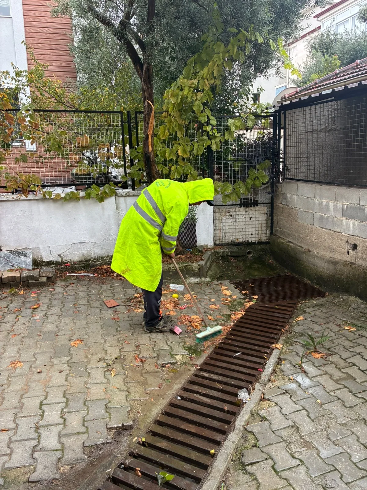 Sağanakla Gelen Olaylara Büyükşehir Ekiplerinden Müdahale
