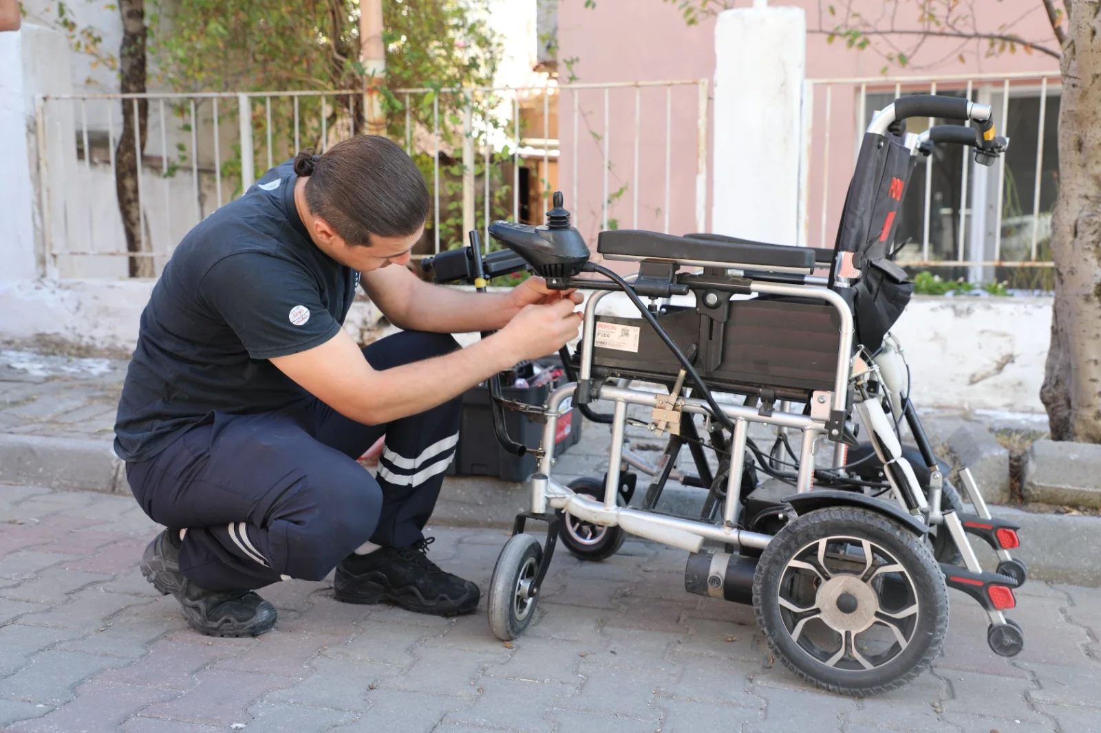 Fethiye’de Engelli Bireylere Ücretsiz Sandalye Tamiri Desteği