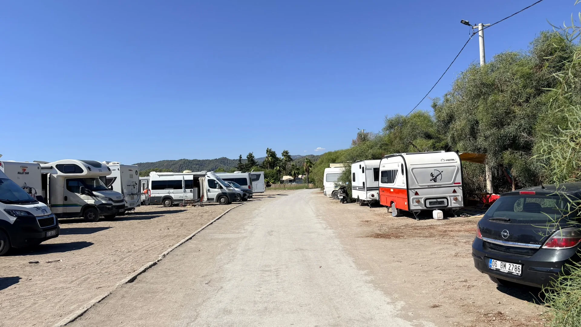 Karaot Plajı Karavanlarla Doldu