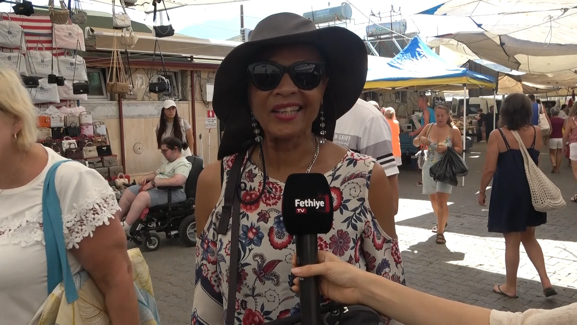 Fethiye Salı Pazarı’nda Turist Yoğunluğu
