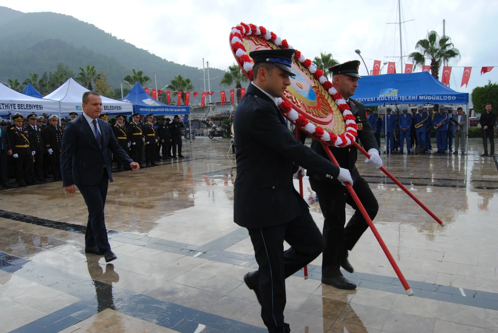 Fethiye’de Cumhuriyet Bayramı Coşkusu Çelenk Sunma Töreni İle Başladı