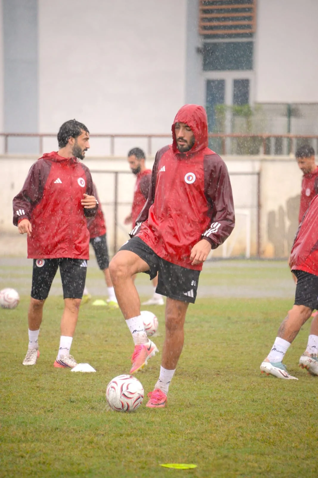 Fethiyespor Kupa Mesaisinde: Lacivert-Beyazlılar Yağmur Altında Çalıştı