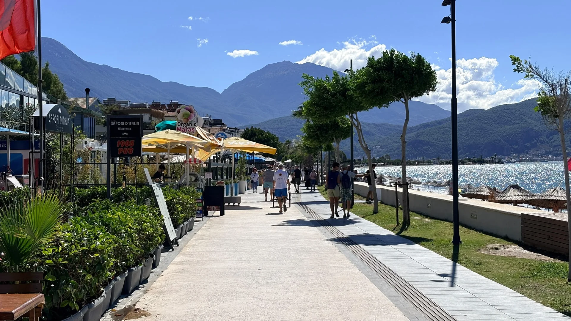Fethiye’de Güneş Yüzünü Gösterdi, Çalış Plajı Hareketlendi