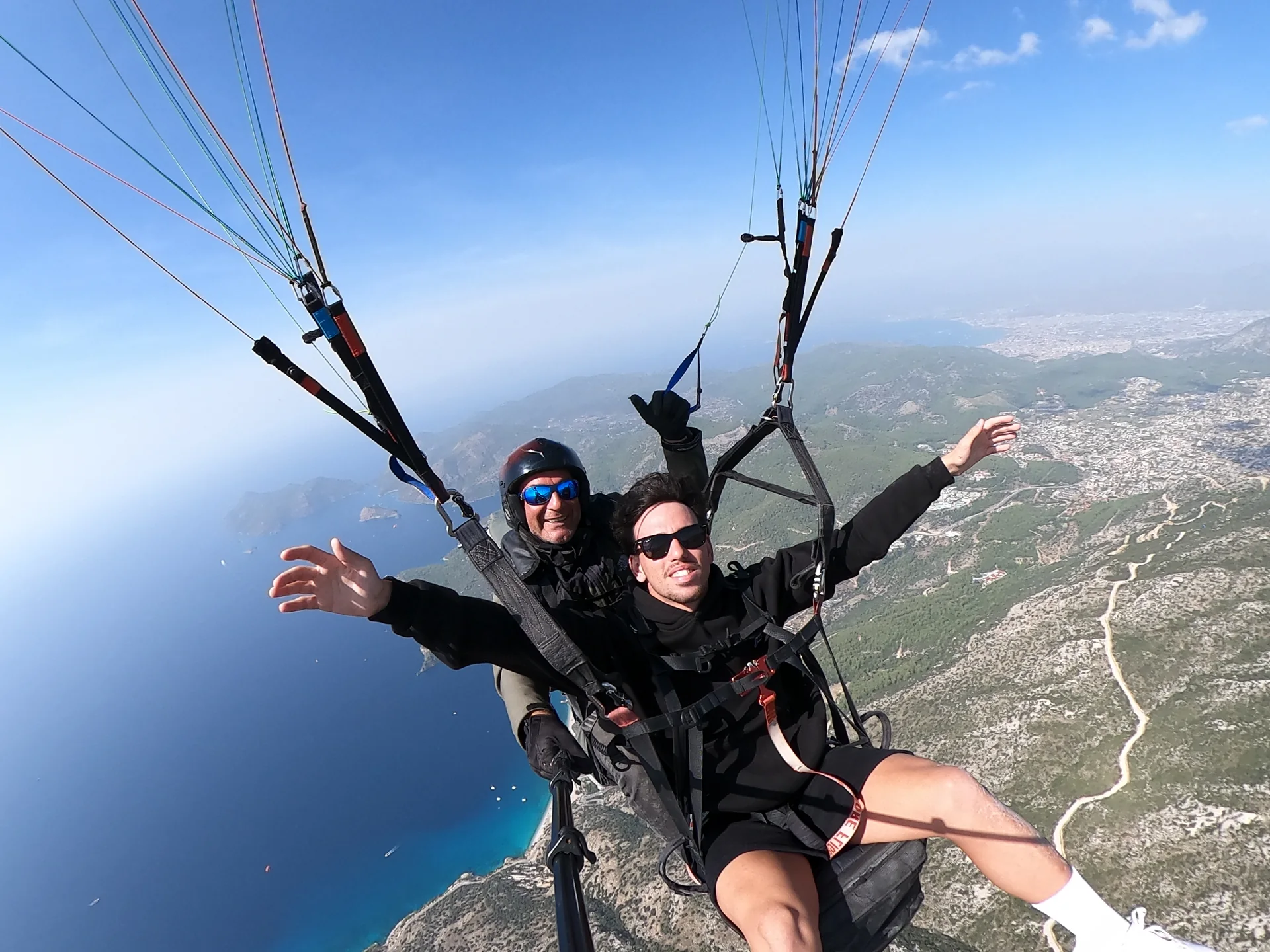 Ölüdeniz’de Yüzerek Yarıştılar, Babadağ’dan Uçarak Ödüllendirildiler