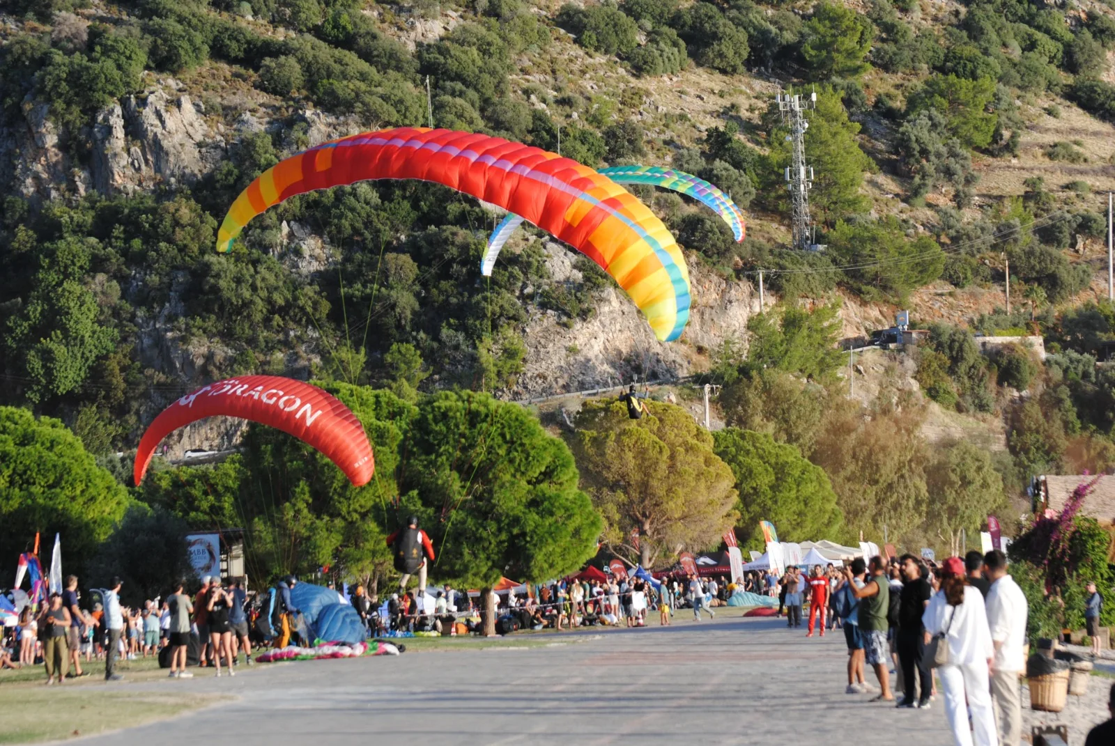 Fethiye’de Turistler Denize Girdi