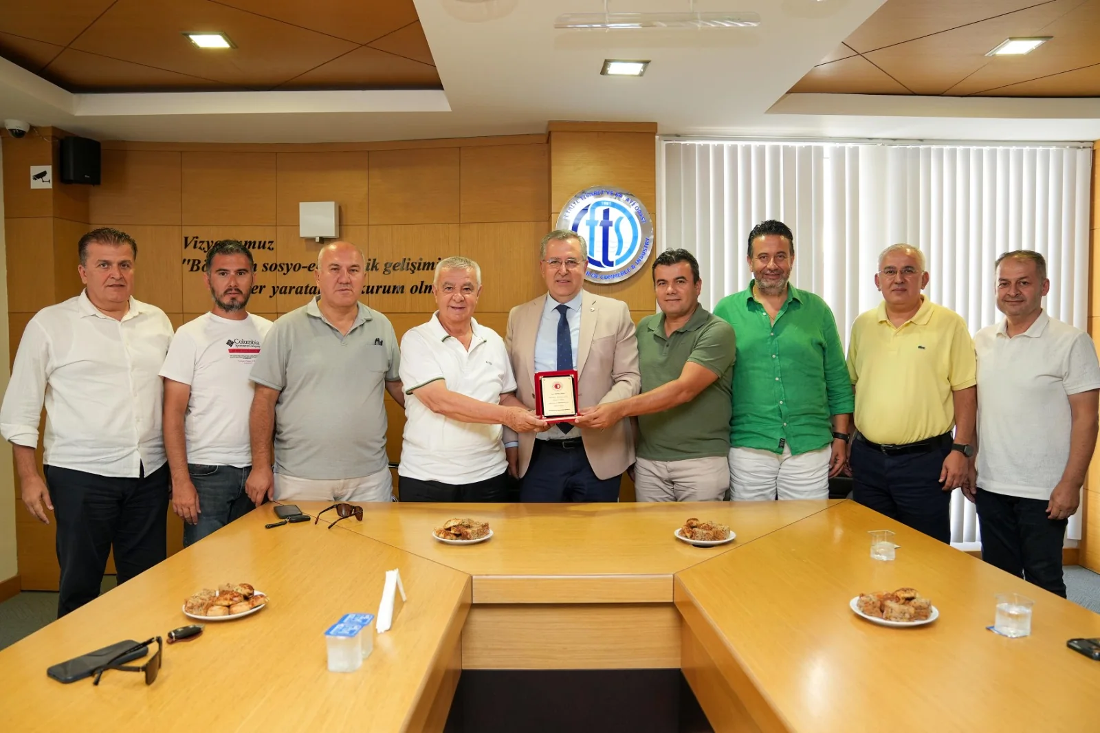 FETHİYESPOR’DAN FTSO’YA TEŞEKKÜR PLAKETİ