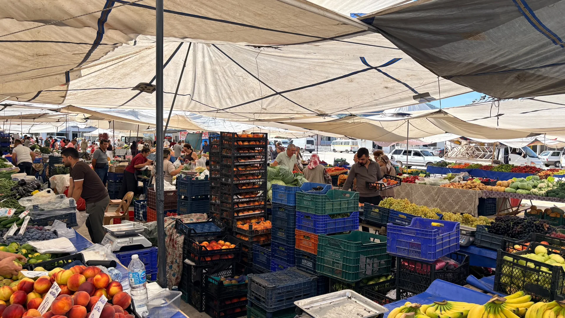 Taşyaka Semt Pazarı’nda Esnaf Hareketlilik Bekliyor