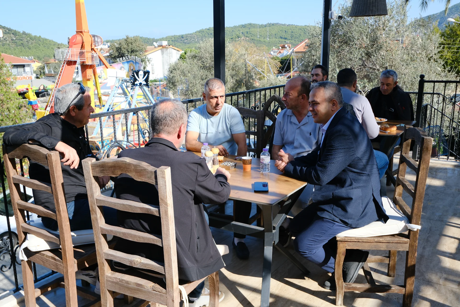Hisarönü Esnafının Sorunları Masaya Yatırıldı: WC, Otopark ve Atık Su Sorunları Gündemde