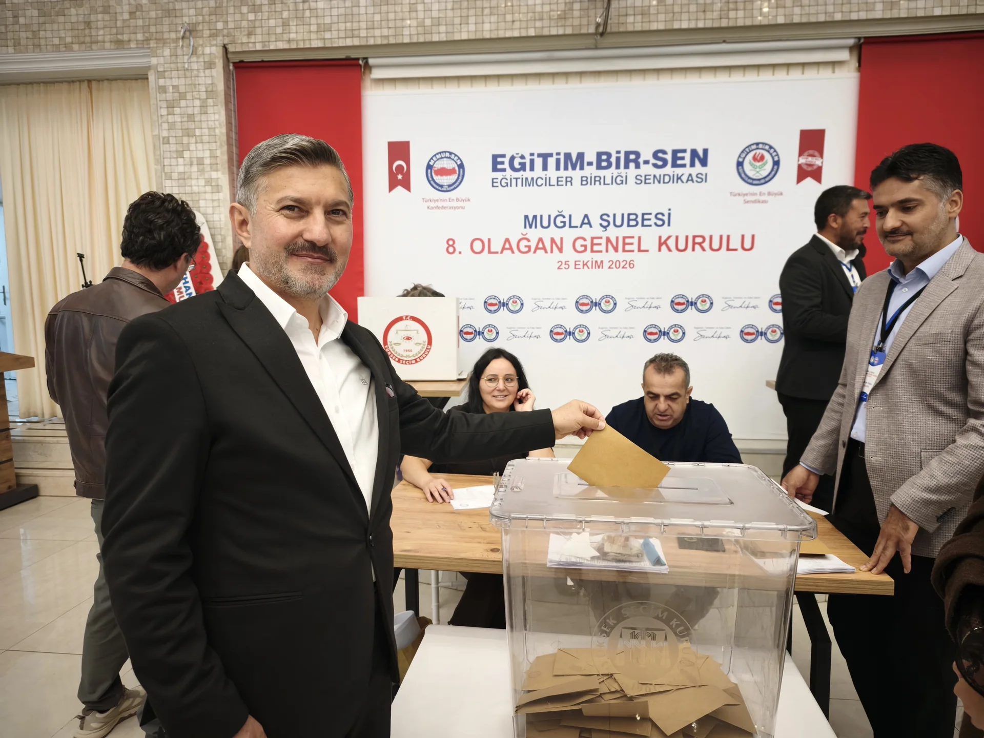 Muğla Eğitim-Bir-Sen'de Uçak Güven Tazeledi