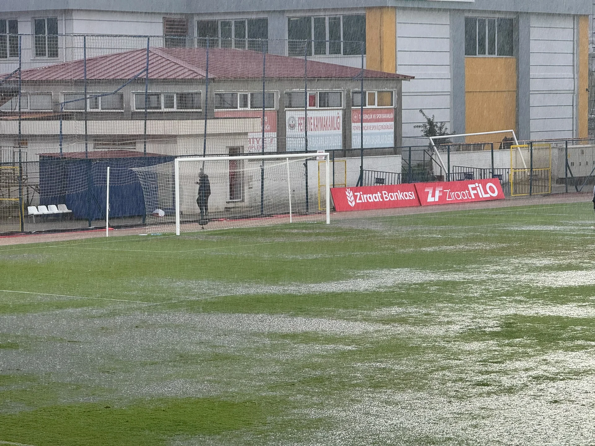 Fethiyespor-Eyüpspor Maçı Şiddetli Yağışa Takıldı